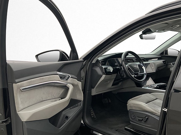 Audi e-tron 11 of 30