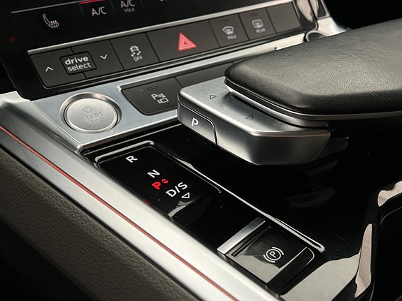 Audi e-tron 27 of 30