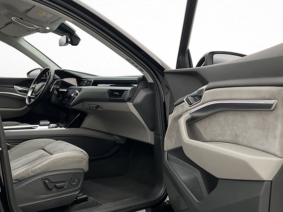 Audi e-tron 29 of 30