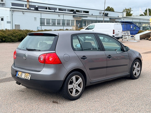 Volkswagen Golf V 5 of 18