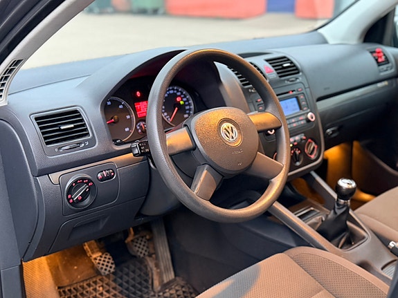 Volkswagen Golf V 9 of 18