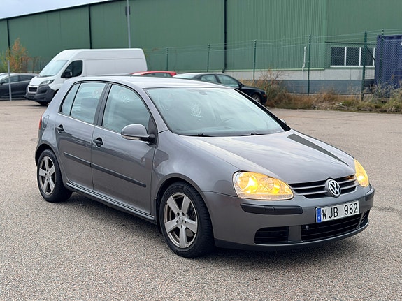 Volkswagen Golf V 3 of 18