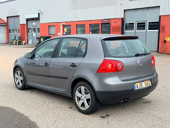 Volkswagen Golf V 7 of 18