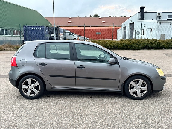 Volkswagen Golf V 4 of 18