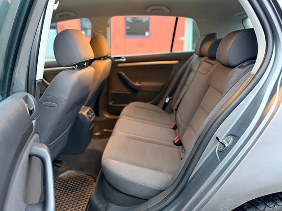 Volkswagen Golf V 11 of 18