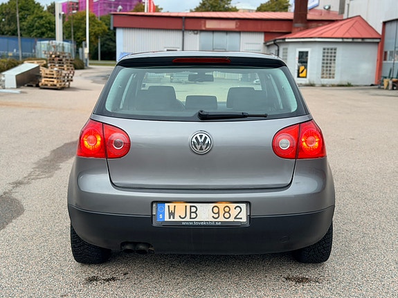 Volkswagen Golf V 6 of 18