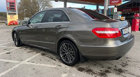 Mercedes-Benz E200 2 of 16