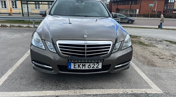 Mercedes-Benz E200 4 of 16