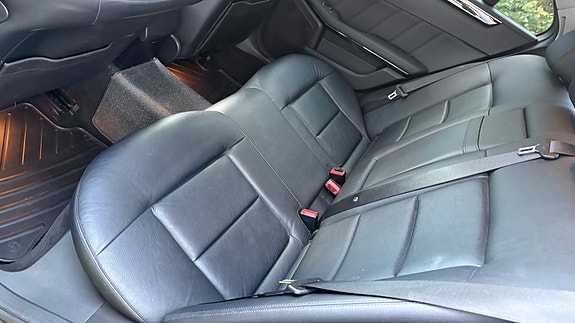 Mercedes-Benz E200 16 of 21