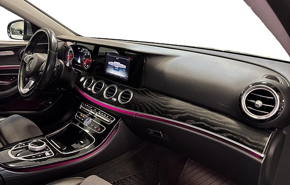 Mercedes-Benz E220 4 of 10