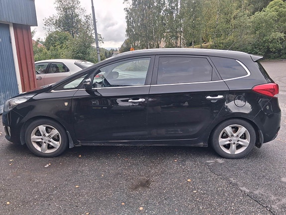 Kia Carens 3 of 5