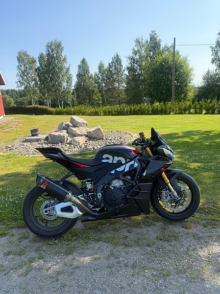 Aprilia TUONO V4 FACTORY 4 of 4