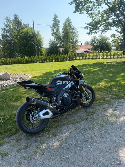 Aprilia TUONO V4 FACTORY 3 of 4