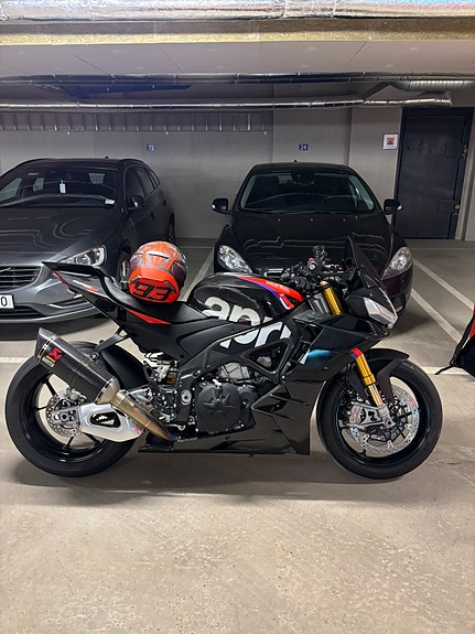 Aprilia TUONO V4 FACTORY 2 of 4
