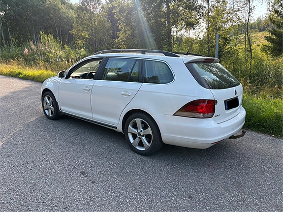 Volkswagen Golf VI 2 of 8