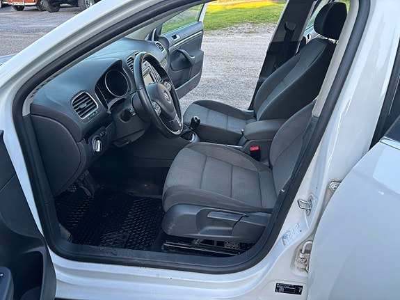 Volkswagen Golf VI 4 of 8
