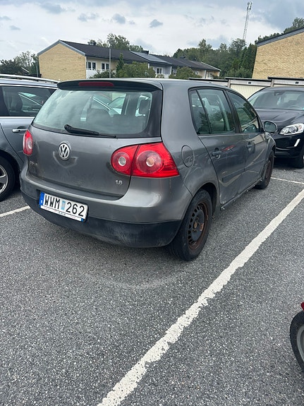 Volkswagen Golf V 5 of 9