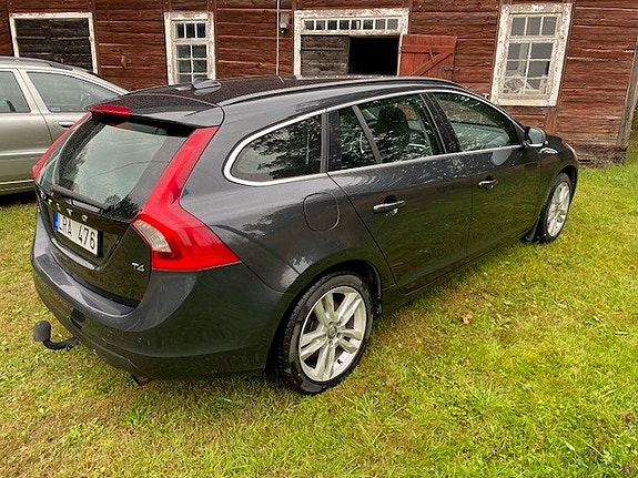 Volvo V60 4 of 11