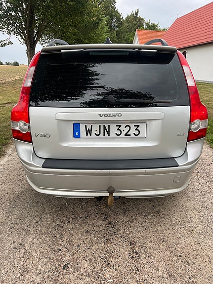 Volvo V50 2 of 9