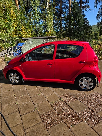 Toyota Aygo 2 of 5