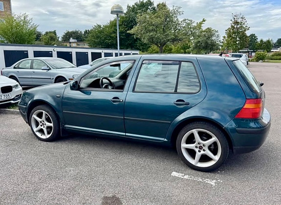 Volkswagen Golf IV 2 of 9