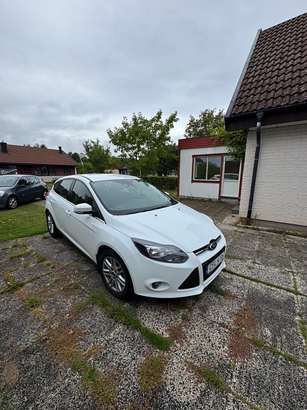 Ford Focus 2 of 8