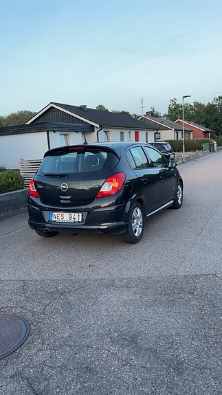 Opel Corsa 2 of 3