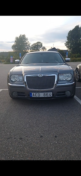 Chrysler 300C 3 of 7