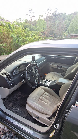 Chrysler 300C 6 of 7