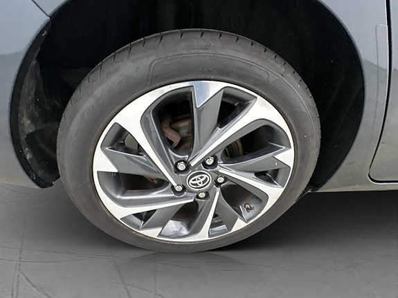 Toyota Auris 29 of 30