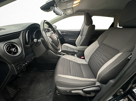 Toyota Auris 11 of 30