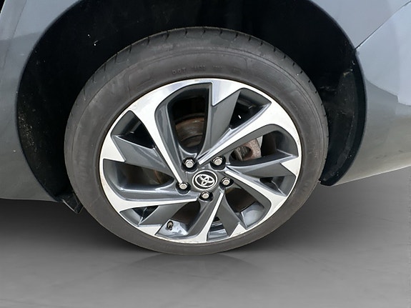 Toyota Auris 28 of 30