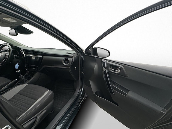Toyota Auris 24 of 30