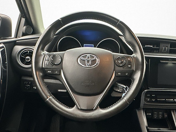 Toyota Auris 13 of 30