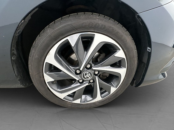 Toyota Auris 30 of 30