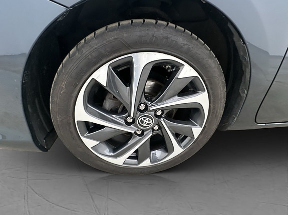 Toyota Auris 27 of 30