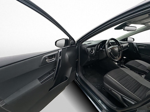 Toyota Auris 10 of 30