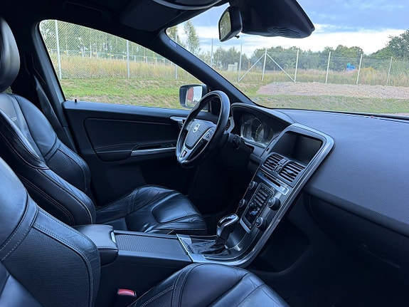 Volvo XC60 4 of 15
