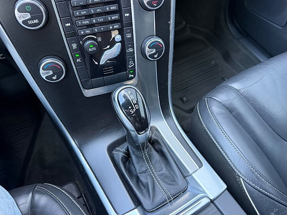 Volvo XC60 8 of 15