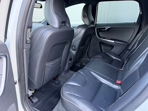 Volvo XC60 11 of 15