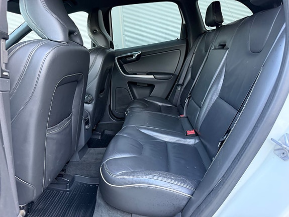 Volvo XC60 9 of 15