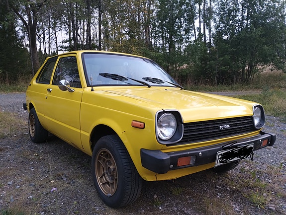 Toyota Starlet 3 of 9