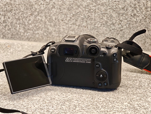 Canon EOS R7 image 2