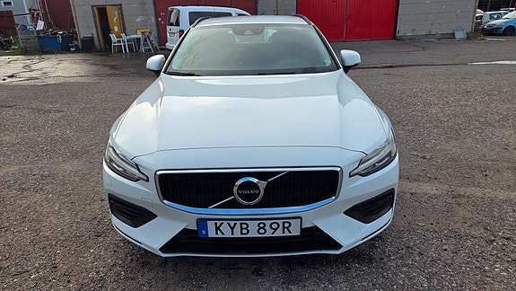 Volvo V60 2 of 5