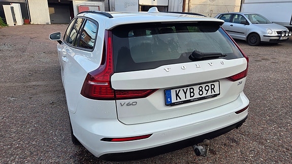 Volvo V60 4 of 5