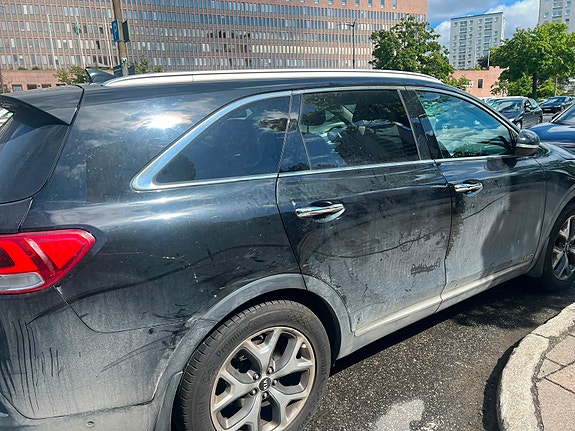 Kia Sorento 2 of 4