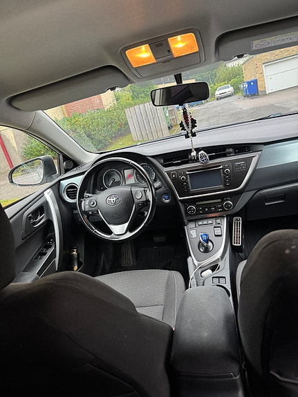 Toyota Auris 4 of 5