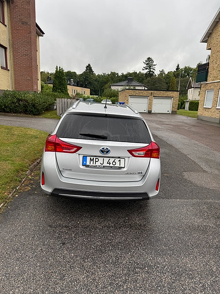 Toyota Auris 2 of 5