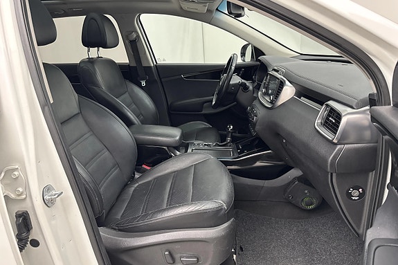 Kia Sorento 8 of 16