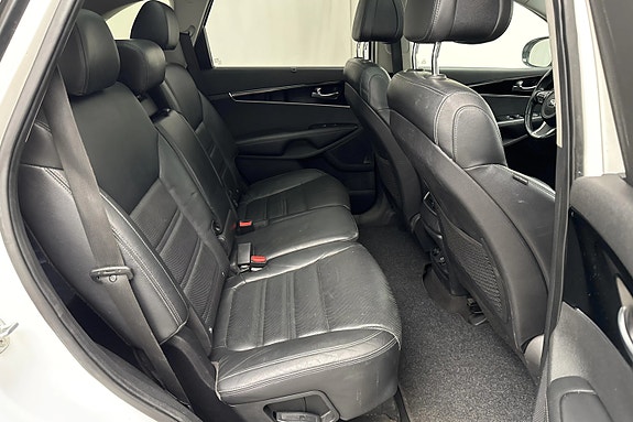 Kia Sorento 9 of 16